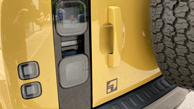 Land Rover Defender 3.0 D350 Trophy Edition Deep Sandglow 110 5dr Auto Diesel Estate - Image 23